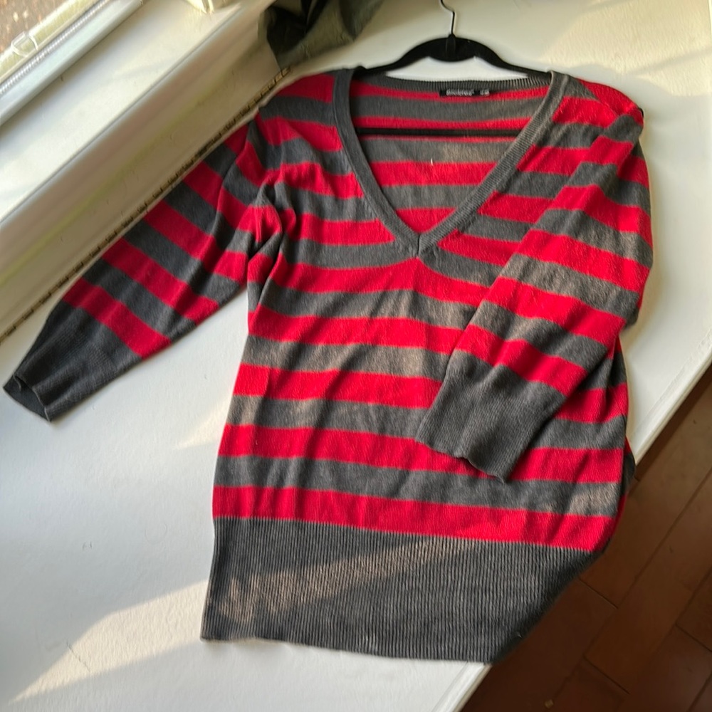 Grey and red stripes your days.